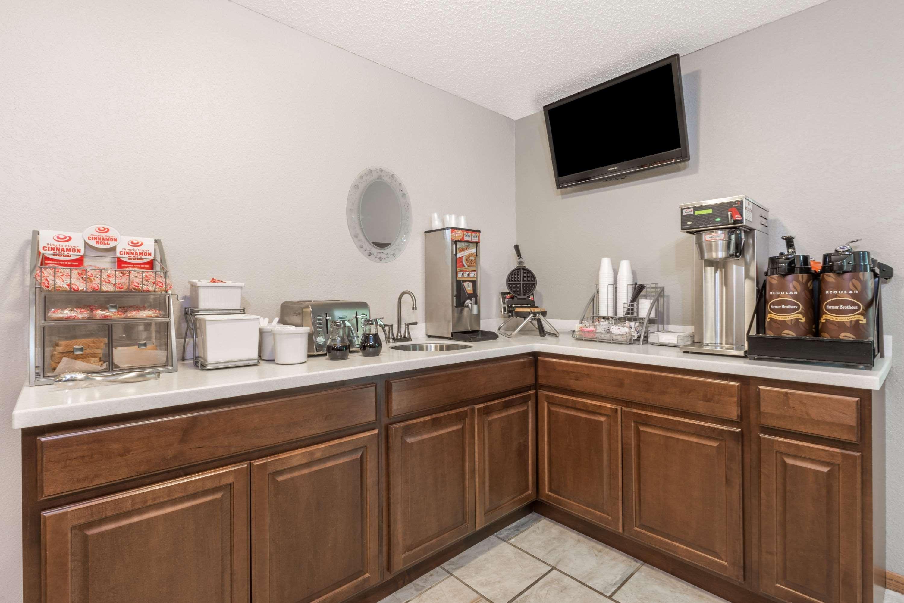 Super 8 By Wyndham Smithville Lake Extérieur photo